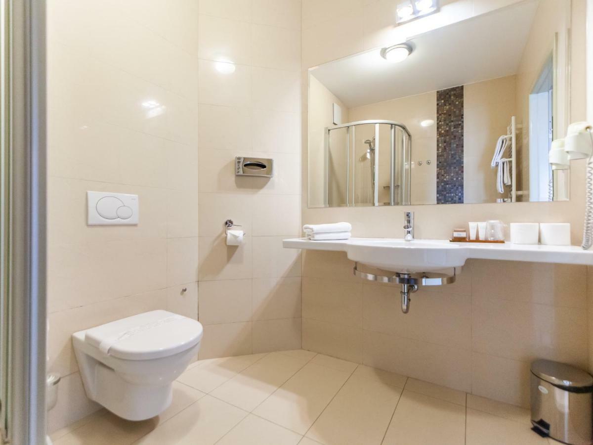 Apartament Hotelowy Delux W Kolobrzegu Ul Kosciuszki 16 Pobyt 7 Nocy 20 Procent Rabatu ,4 Dni 10 Procent Rabatu Kültér fotó